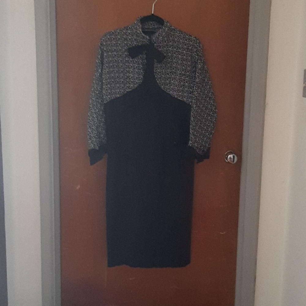 Dresses - Picture 3 of 5